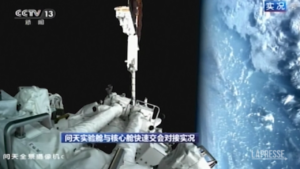 Spazio, gli astronauti della missione cinese Shenzhou-14 entrano nel modulo di laboratorio Wentian