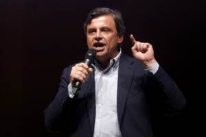 Milano, Calenda abbraccia Renzi