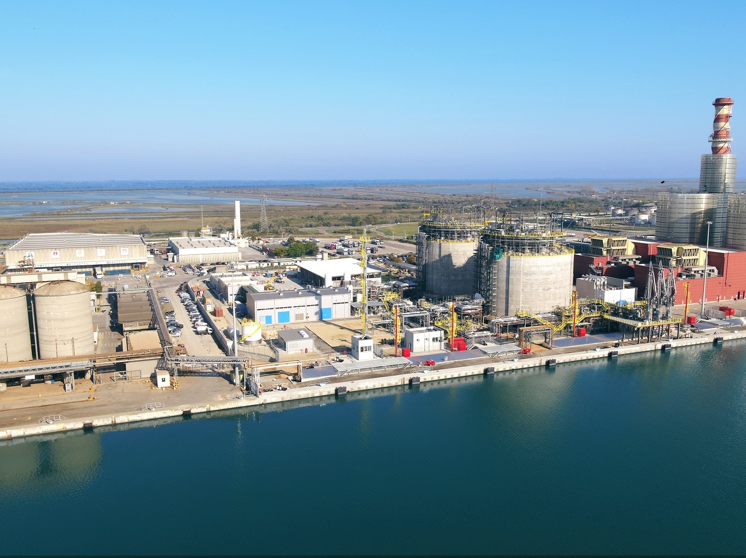 Gas: Snam-Edison, siglato accordo per favorire la decarbonizzazione dei trasporti terrestri, navali e ferroviari Gas: Snam-Edison, siglato accordo per favorire la decarbonizzazione dei trasporti terrestri, navali e ferroviari