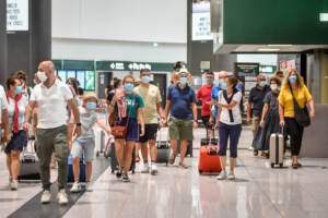 Coronavirus, al via i tamponi ai viaggiatori in arrivo all’aereoporto Malpensa