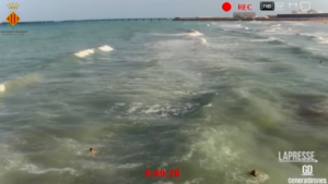 Spagna, salvataggio in mare con l’aiuto di un drone