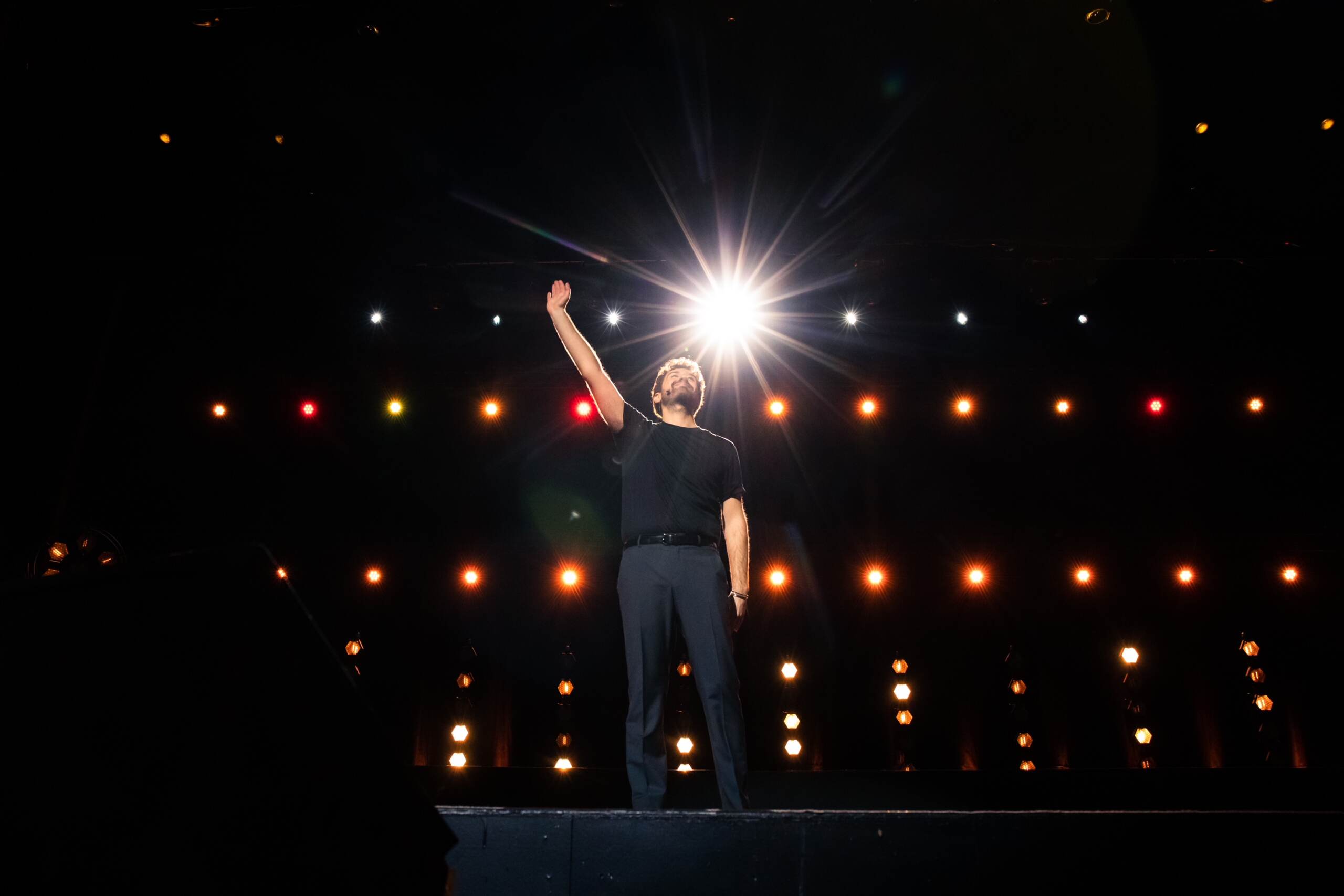 Alessandro Siani, su Prime Video lo show comico ‘Libertà’