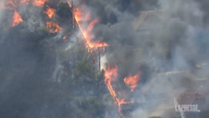 Usa: la lama di un tagliaerba innesca l’incendio, case distrutte in un sobborgo di Dallas