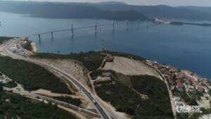 Croazia, inaugurato il ponte che unisce il sud al resto del paese: le immagini dal drone