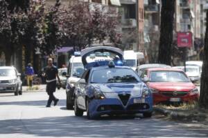 Roma: un'auto non si ferma all'alt, fugge e sfonda le transenne del Vaticano