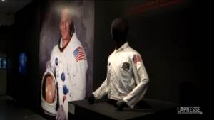 Spazio, venduta all’asta per 2,8 milioni di dollari la ‘giacca lunare’ indossata da Buzz Aldrin