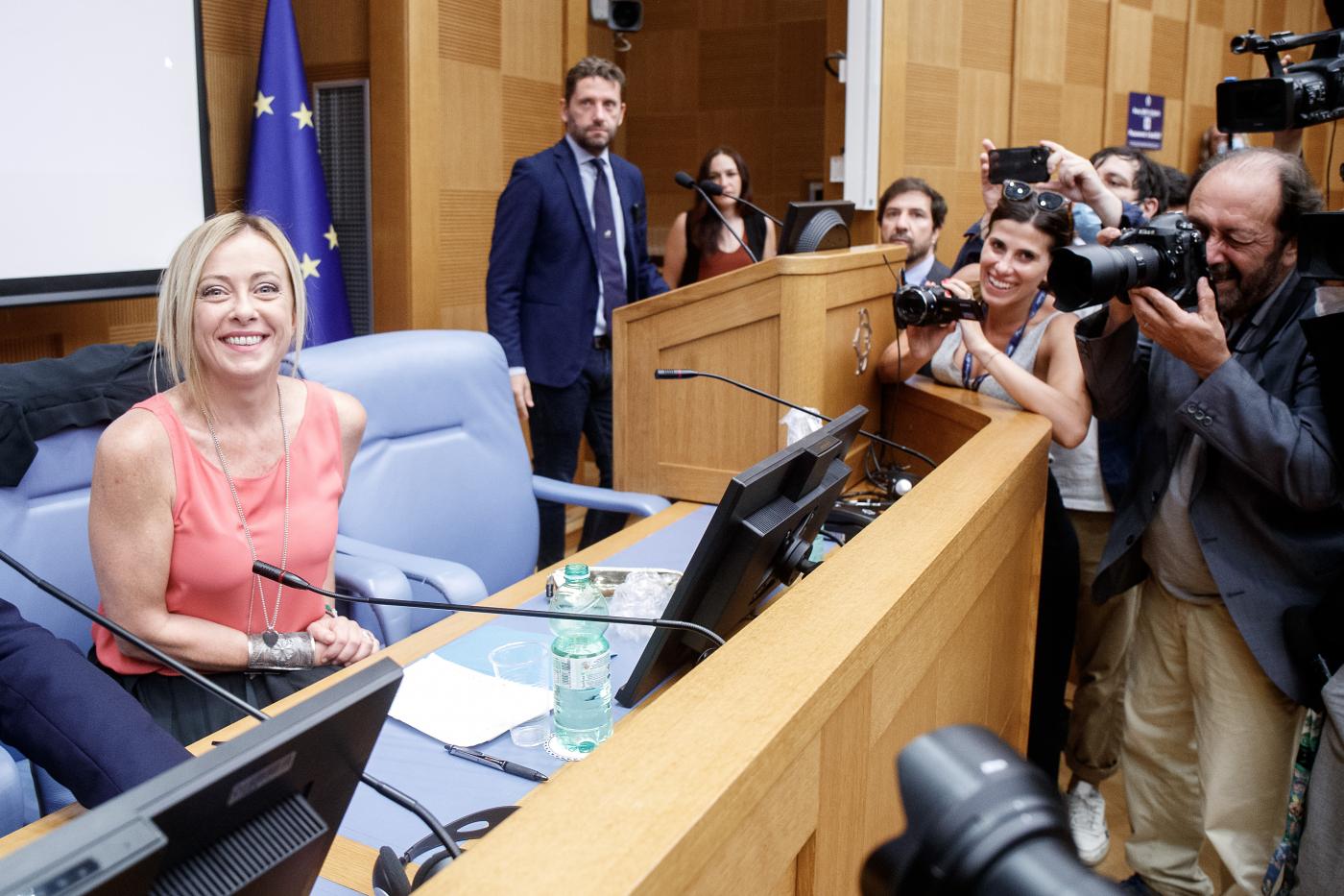 Elezioni, Meloni rassicura: “Fdi garante del sostegno all’Ucraina”. Nel centrodestra è caso sui seggi a Udc