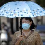 Covid, in Italia calano contagi e ricoveri (e il tasso di positività)