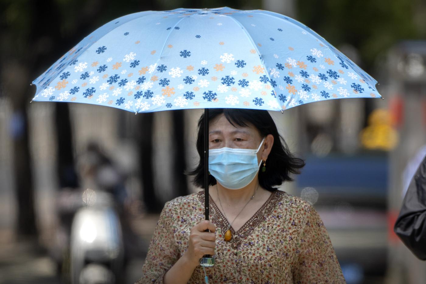 Covid, in Italia calano contagi e ricoveri (e il tasso di positività) Covid, in Italia calano contagi e ricoveri (e il tasso di positività)