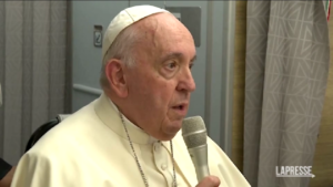 Papa: “Draghi uomo di statura internazionale ma non voglio immischiarmi nella politica interna italiana”