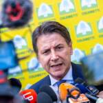 Elezioni, Conte: “Stop ipocrisia di chi va via, ci risparmino lacrime coccodrillo”. Di Maio annuncia il nome del nuovo partito: “Si chiamerà impegno civico”