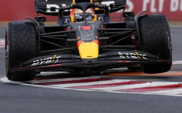 F1: Gp Ungheria, vittoria Verstappen su Hamilton, disastro Ferrari