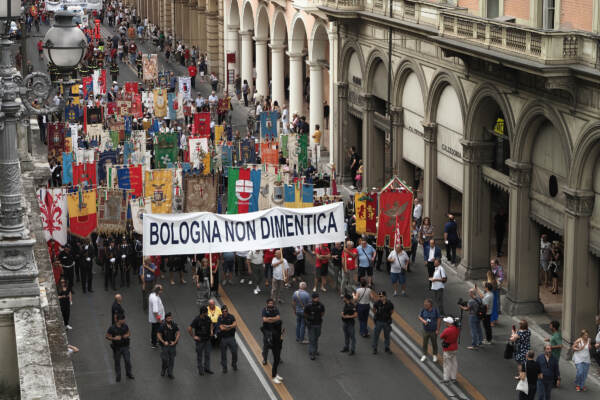 Strage di Bologna: 42 anni dall’attacco alla Stazione, città e autorità ricordano le vittime