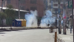 Bolivia, scontri tra polizia e coltivatori di coca: i manifestanti chiedono la chiusura dei nuovi mercati illegali