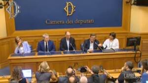 Elezioni, Calenda: “Alleanza con Renzi? Le porte sono aperte a tutti, non mettiamo veti come coalizione”
