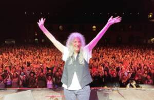 Patti Smith strega Milano che la omaggia con la Pergamena della città