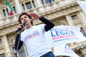 Eutanasia legale, la consegna delle firme in Cassazione per il referendum