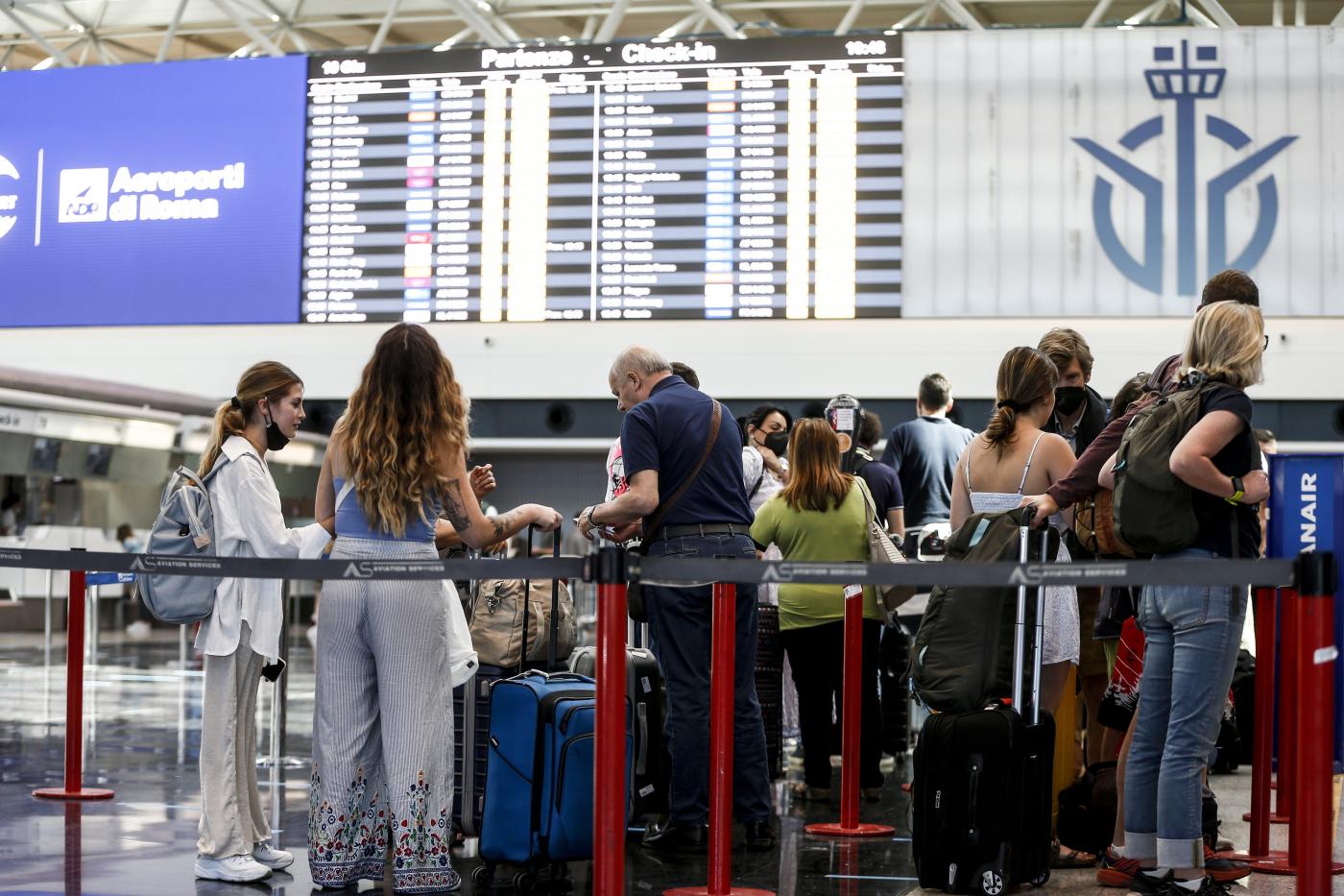 Sciopero aerei 9 febbraio, previsti ritardi e cancellazioni. Quali sono le fasce di garanzia