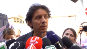 Suicidio assistito, Cappato dai carabinieri si autodenuncia: “Pronto ad aiutare altri malati”