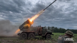 Ucraina, i soldati di Kiev rispondono con razzi Grad ad attacchi russi