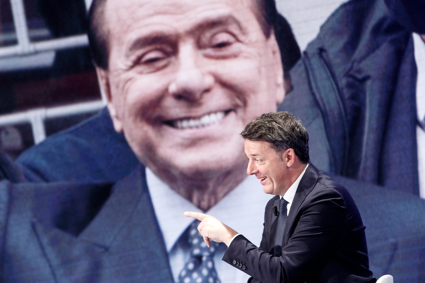 Silvio Berlusconi chiama Renzi per farlo aderire alla coalizione di centrodestra Silvio Berlusconi chiama Renzi per farlo aderire alla coalizione di centrodestra