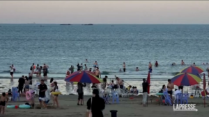 New Chinese drills near Taiwan, and tourists flock to coast to see jets