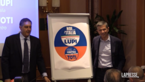 Elezioni, Lupi e Toti presentano il simbolo unico: “Siamo più draghiani dei draghiani”