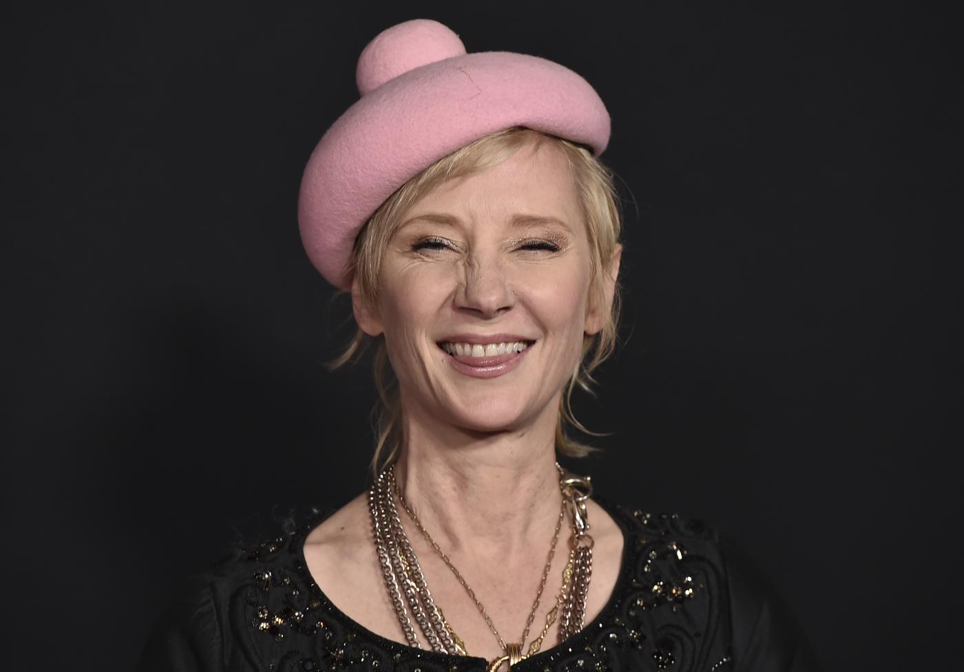 Usa, l’attrice Anne Heche in condizioni critiche dopo un incidente stradale