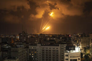 Gaza: tensione ai massimi livelli, ancora raid e morti. La Jihad islamica: “No ai colloqui di mediazione, si va verso escalation di violenza”