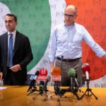 Elezioni, il Partito democratico stringe alleanze con Impegno civico e Sinistra Italiana-Verdi. Enrico Letta: “Ora si corre”. Il centrodestra attacca: “Solo un patto per poltrone”