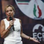 Meloni torna sul tema migranti: “Fermare le partenze dei barconi unica strada”