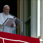 Ucraina, Papa Francesco: “Soddisfatto per la partenza dai porti delle navi cariche di cereali, si segua la strada del dialogo”