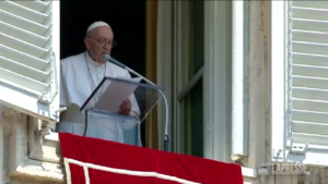 Ucraina, Papa Francesco: “Soddisfatto per la partenza dai porti delle navi cariche di cereali, si segua la strada del dialogo”