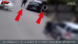 Catania, rubano una 500 in meno di 20 secondi: arrestati padre e figlio