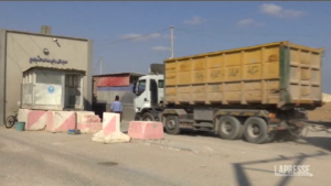 Gaza, valichi con Israele parzialmente riaperti: torna in funzione la centrale elettrica
