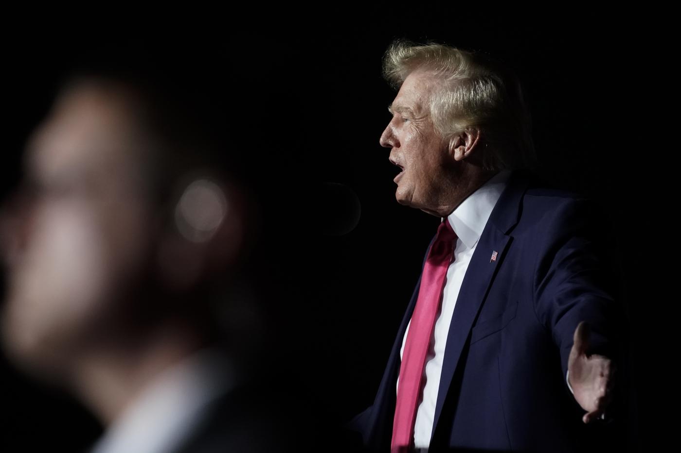 Usa: perquisizione dell’Fbi alla tenuta di Donald Trump in Florida. Il Tycoon: “Raid inappropriato, attacco alla mia candidatura” Usa: perquisizione dell’Fbi alla tenuta di Donald Trump in Florida. Il Tycoon: “Raid inappropriato, attacco alla mia candidatura”