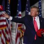 Usa: Trump denuncia la ‘persecuzione politica’ e pensa all’annuncio per la candidatura 2024