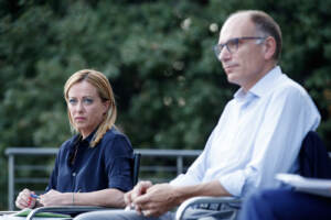 Roma, Enrico Letta e Giorgia Meloni alla presentazione del libro “Razza poltrona”