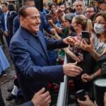 Berlusconi: “Penso che mi candiderò al Senato. Meloni? Adeguata come premier”. Attesa per incontro Renzi-Calenda: “C’è accordo su questioni di fondo”