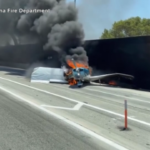 Stati Uniti, aereo si schianta sulla statale di Los Angeles e prende fuoco