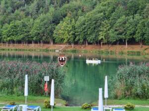 Trentino: si cerca ancora il 17enne scomparso nel lago di Lavarone dopo un tuffo
