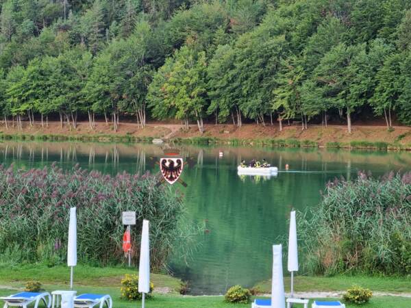 Trentino: si cerca ancora il 17enne scomparso nel lago di Lavarone dopo un tuffo