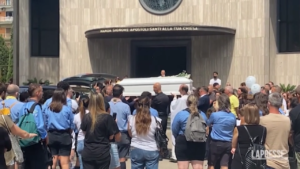A Napoli i funerali di Romeo, investito e ucciso a 11 anni a Terracina