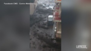 Calabria, alluvione lampo a Scilla: fiumi per le strade