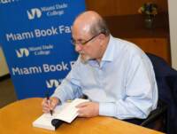 Salman Rushdie presenta il suo nuovo libro a Miami
