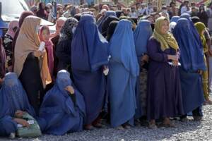 Une vingtaine d’Afghanes manifestent contre la fermeture des universités aux femmes