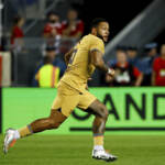 Calciomercato: Depay e Paredes verso la Juve, Casadei passa dall’Inter al Chelsea