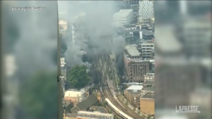 Londra: incendio vicino a London Bridge, linee interrotte