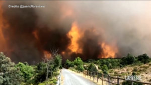 Ancora incendi in Spagna: evacuato un treno Valencia-Miraflores, tre ustionati gravi