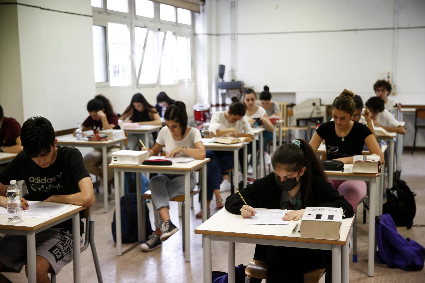 Scuola, Valditara ripristina la maturità “pre-pandemia”